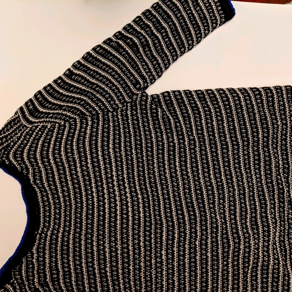 Loose-knit thin 3/4 sleeve sweater top - Picture 1 of 3